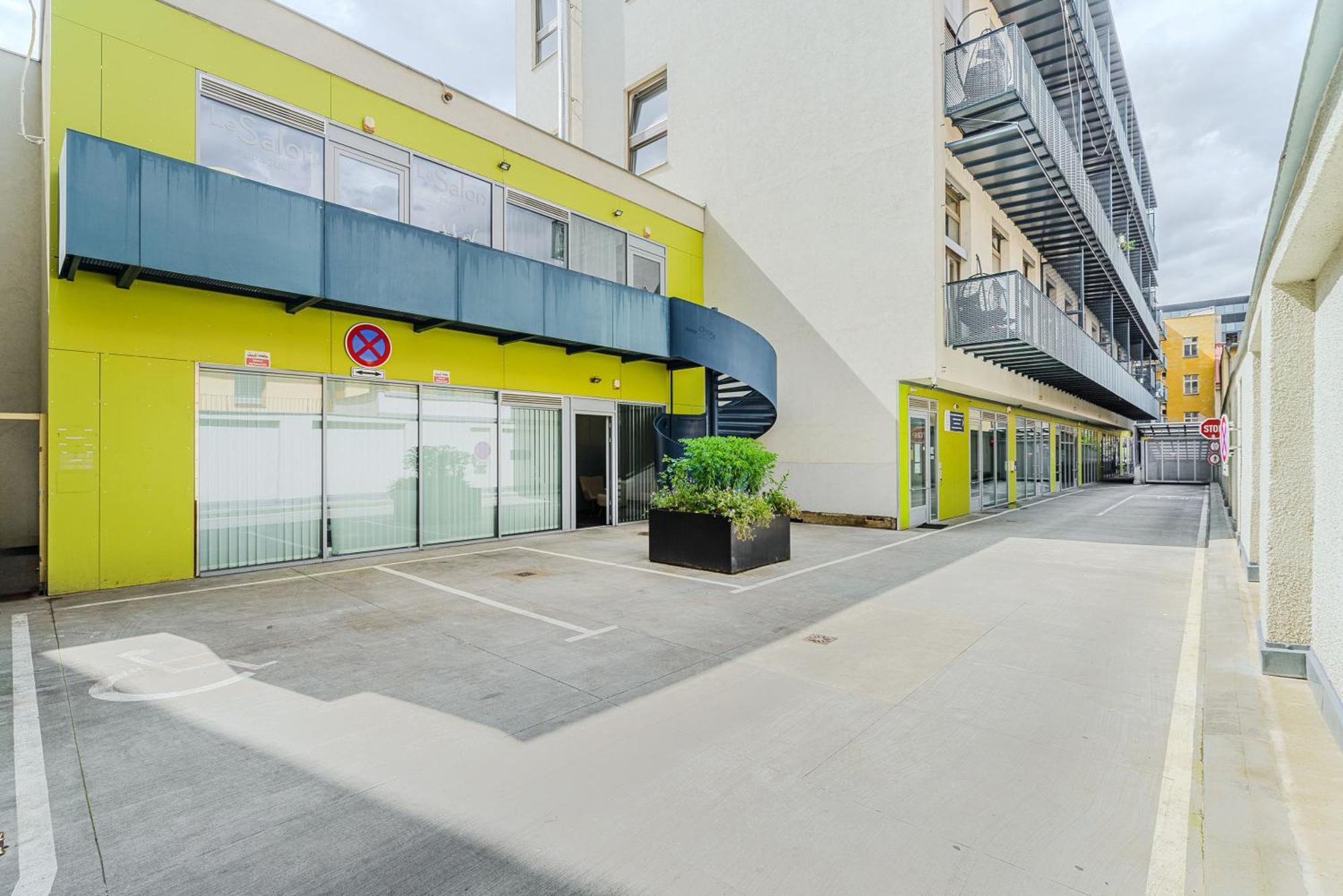 Spacious Near Karlin Square Praga