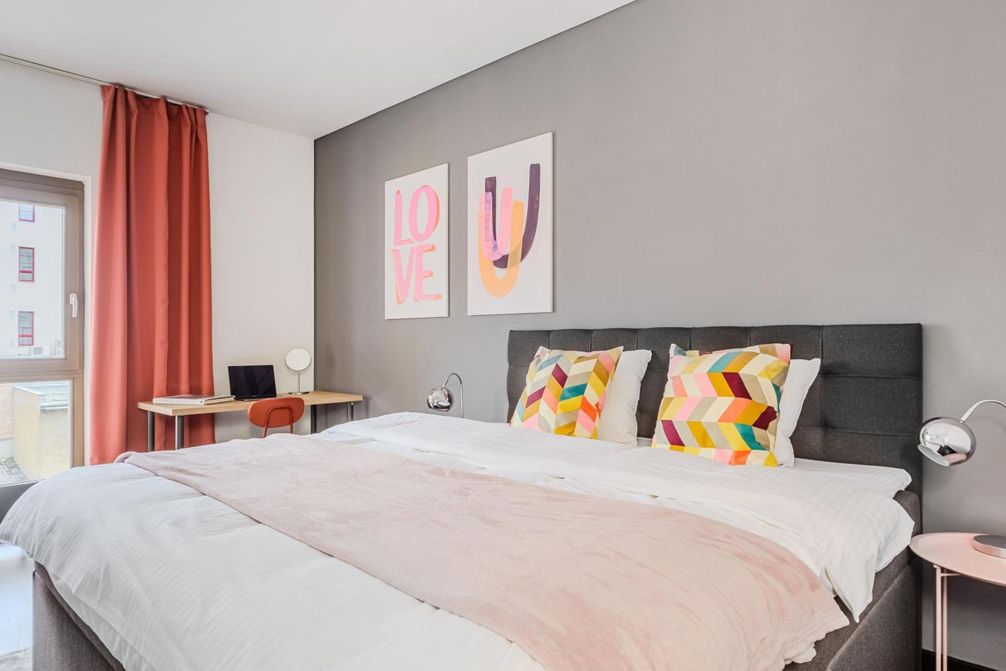 Spacious Near Karlin Square * Praga